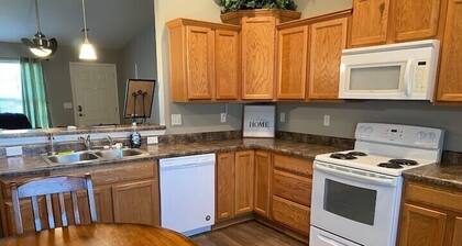 Cozy Broken Arrow Home -- Special Pricing for 30+ day stays!