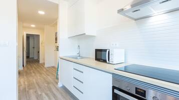 Fridge, microwave, oven, coffee/tea maker