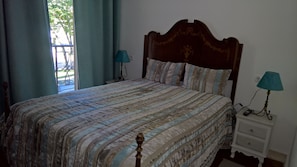 Desk, laptop workspace, free WiFi, bed sheets - Casa Dom Manoel (Portalegre)