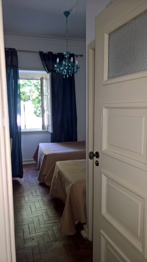 Desk, laptop workspace, free WiFi, bed sheets - Casa Dom Manoel (Portalegre)