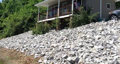 Cottage by the creek, beautiful Mountain View, perfect getaway!!!