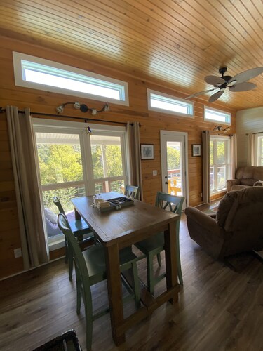 Cottage by the creek, beautiful Mountain View, perfect getaway!!!