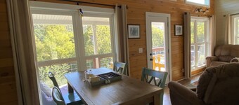 Cottage by the creek, beautiful Mountain View, perfect getaway!!!