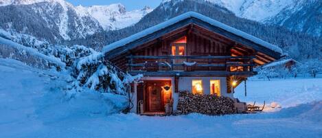 المنشأة من الخارج