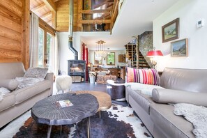 Smart TV, fireplace, stereo