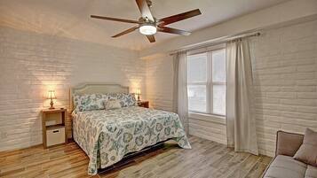 1 slaapkamer, een strijkplank/strijkijzer, wifi, beddengoed