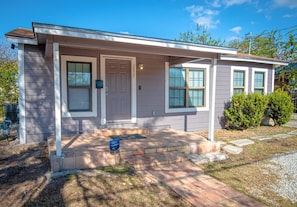 Front of property - Nice 3br/2ba Near Downtown 2 min At&t Center (San Antonio)