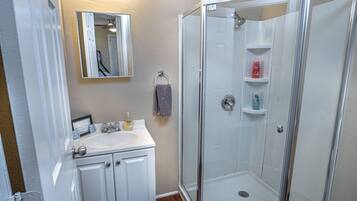 House (3 Bedrooms) | Bathroom | Shower, rainfall showerhead, hair dryer, bidet