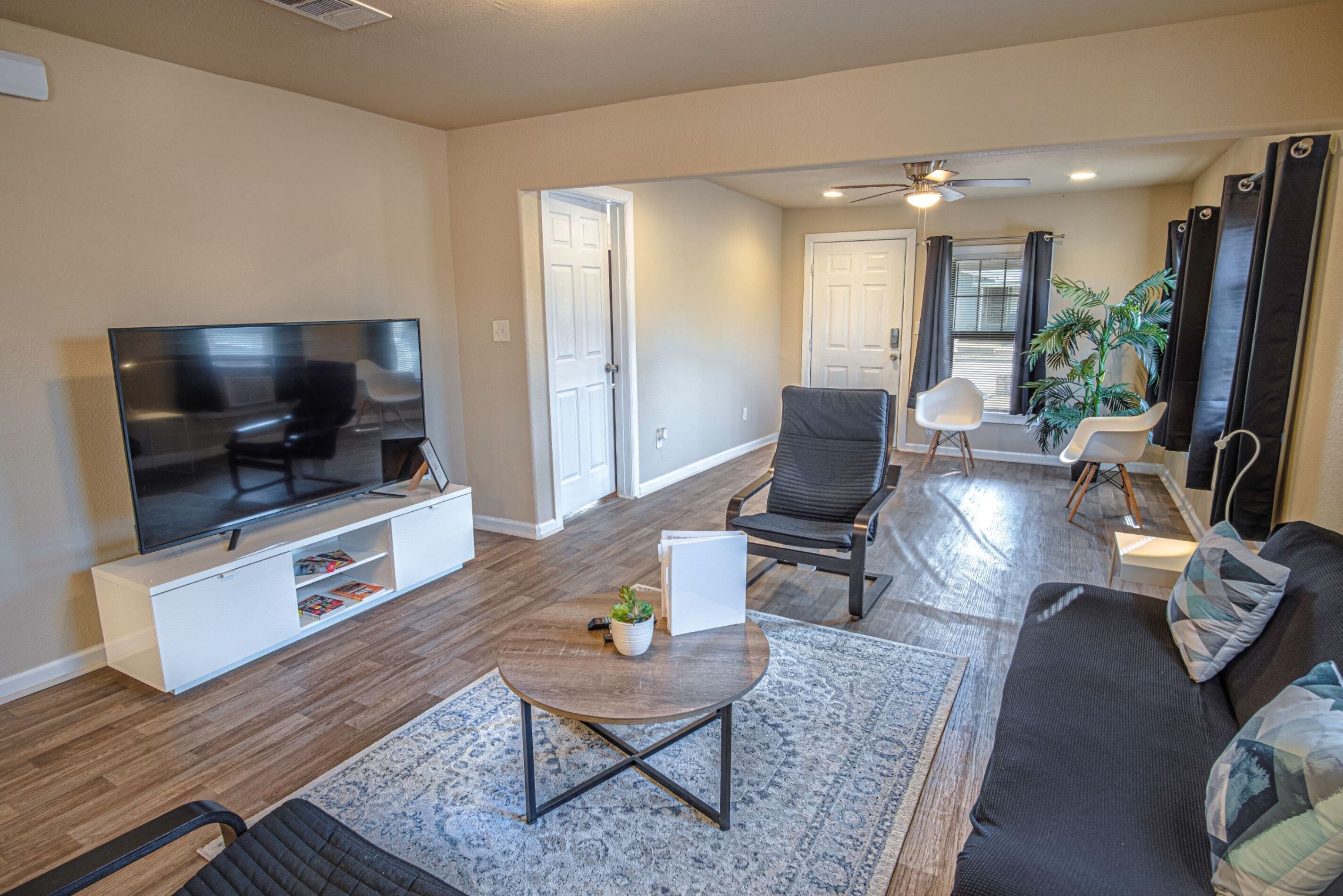 House (3 Bedrooms) | Living area | 50-inch TV with cable channels, streaming services