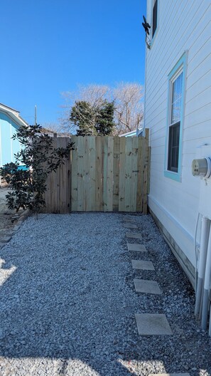 المنطقة المحيطة بالمنشأة