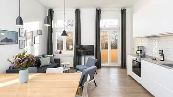 43-inch Smart TV with digital channels, TV, tablet