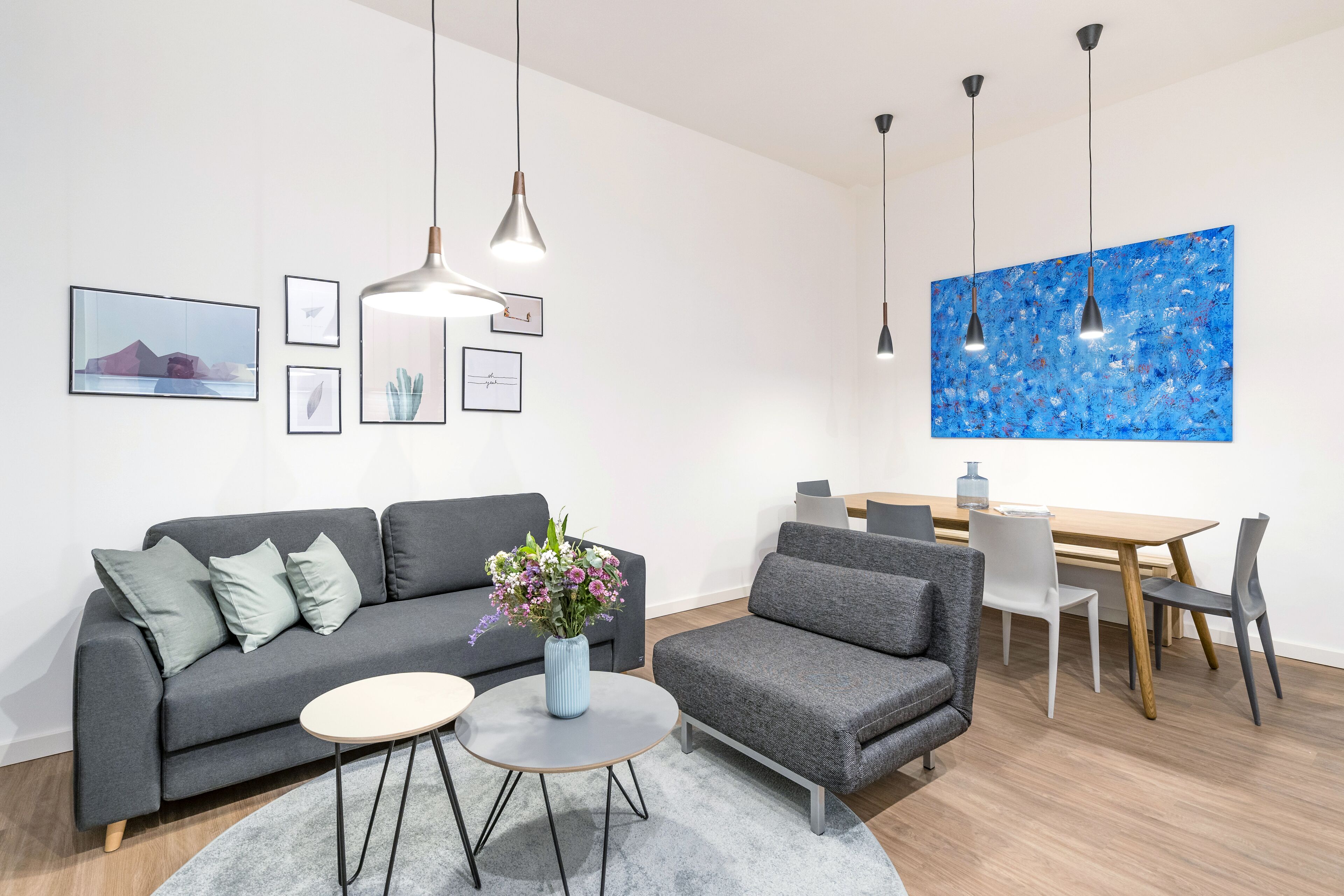 Apartment, 3 Schlafzimmer, Terrasse | Wohnbereich | 43-Zoll-Smart-TV mit Digitalempfang, Fernseher, Tablet-PC