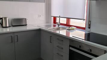 Fridge, microwave, oven, coffee/tea maker