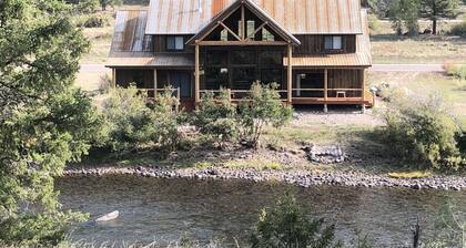 Grande Bluff- River Front Mountain Home