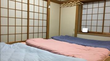 2 bedrooms, desk, iron/ironing board, free WiFi