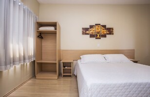Minibar, escritorio, wifi gratis y ropa de cama 