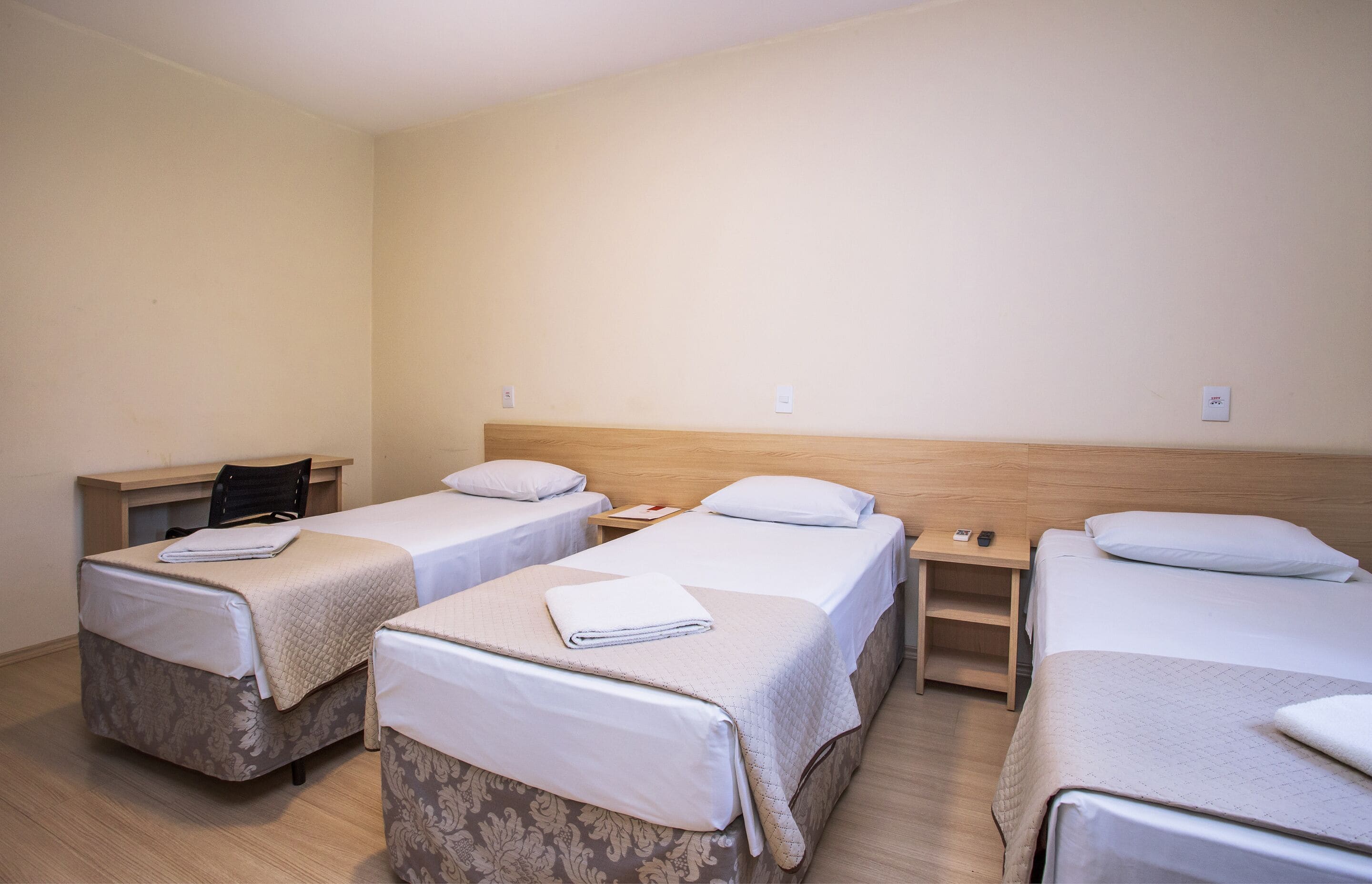 standard 3 camas de solteiro | 1 bedroom, minibar, desk, free wifi