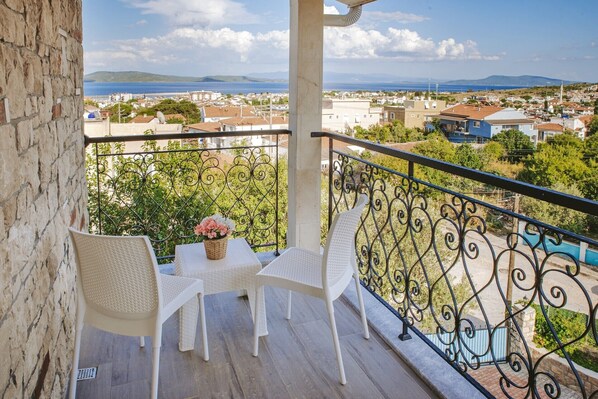 Honeymoon Room | Balcony - 1884 Mai Konak (Karaburun)