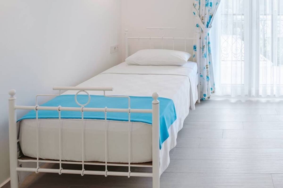 Chambre simple | Literie de qualité, minibar, accès au Wi-Fi (inclus), décor unique