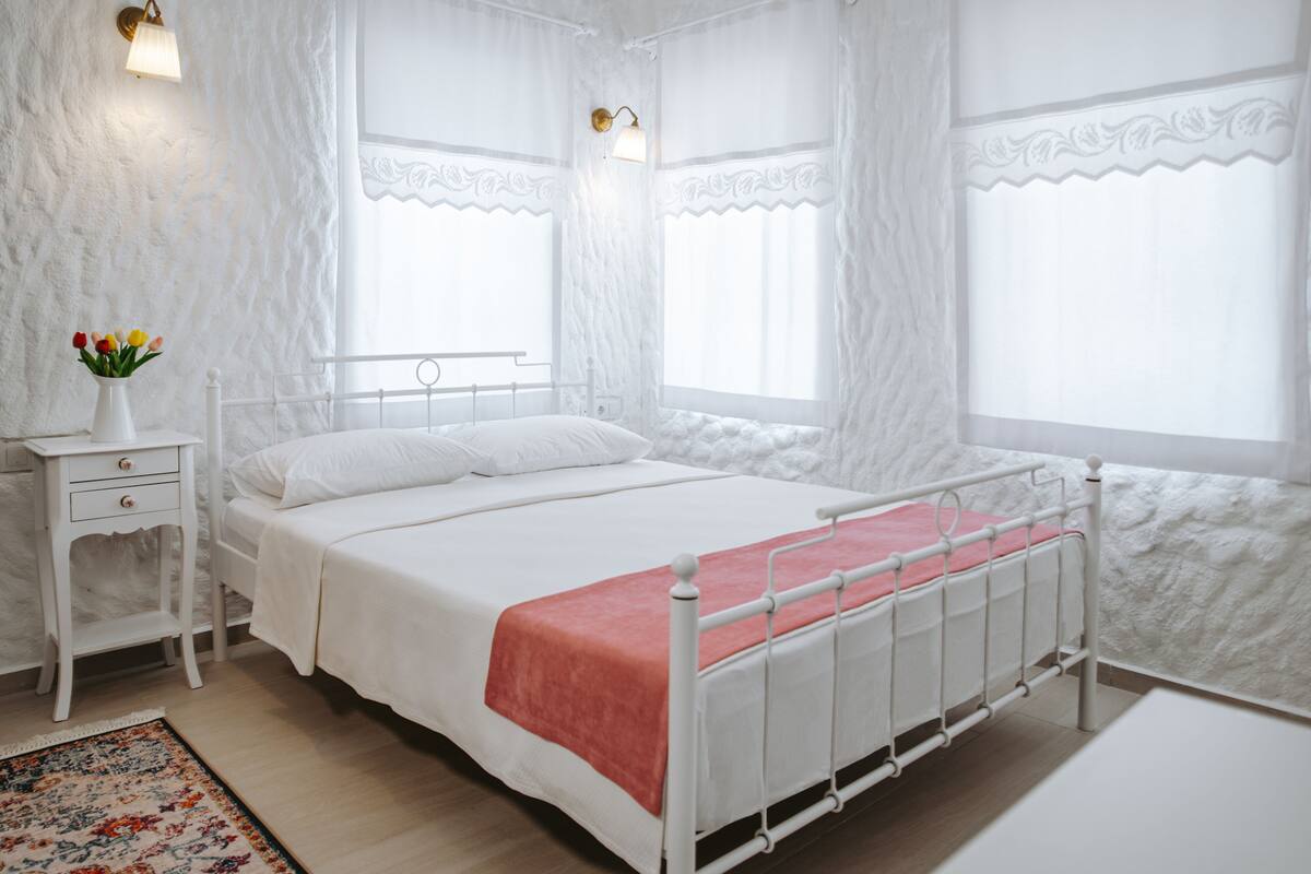 Chambre panoramique (Lale) | Literie de qualité, minibar, accès au Wi-Fi (inclus), décor unique