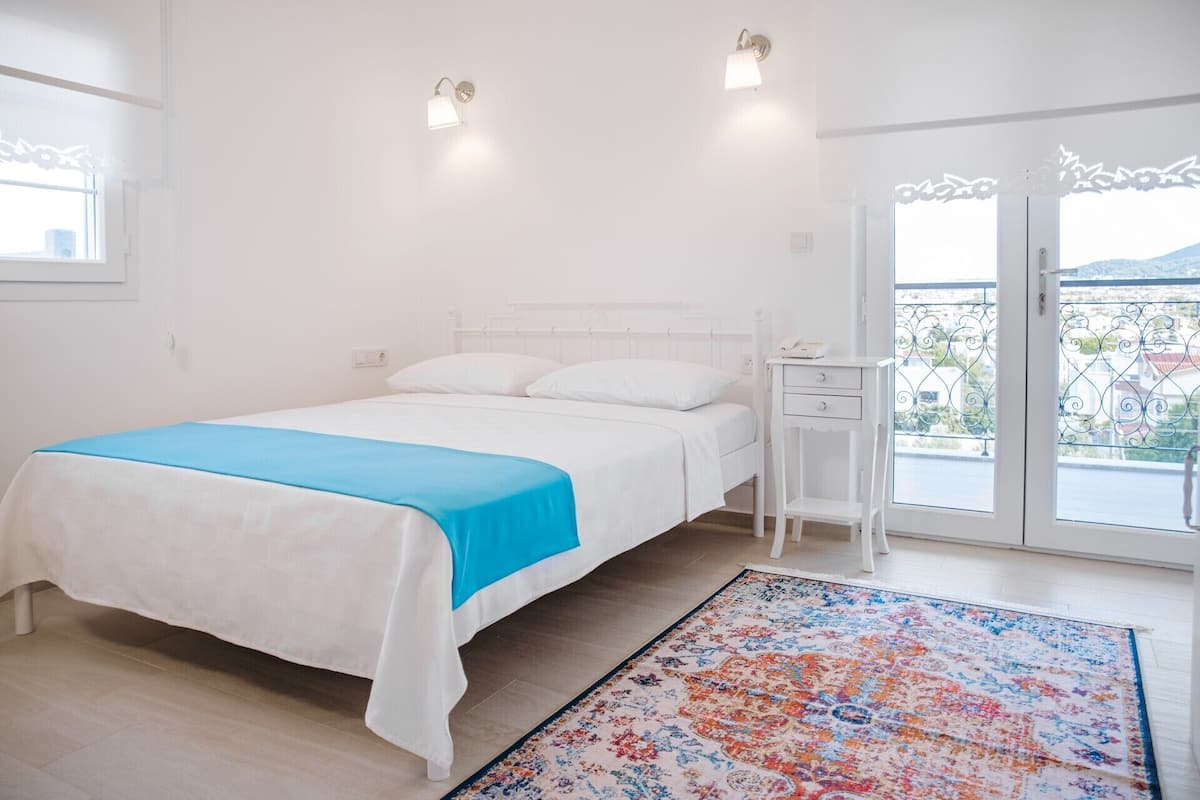 Honeymoon Room | Premium bedding, minibar, individually decorated, individually furnished