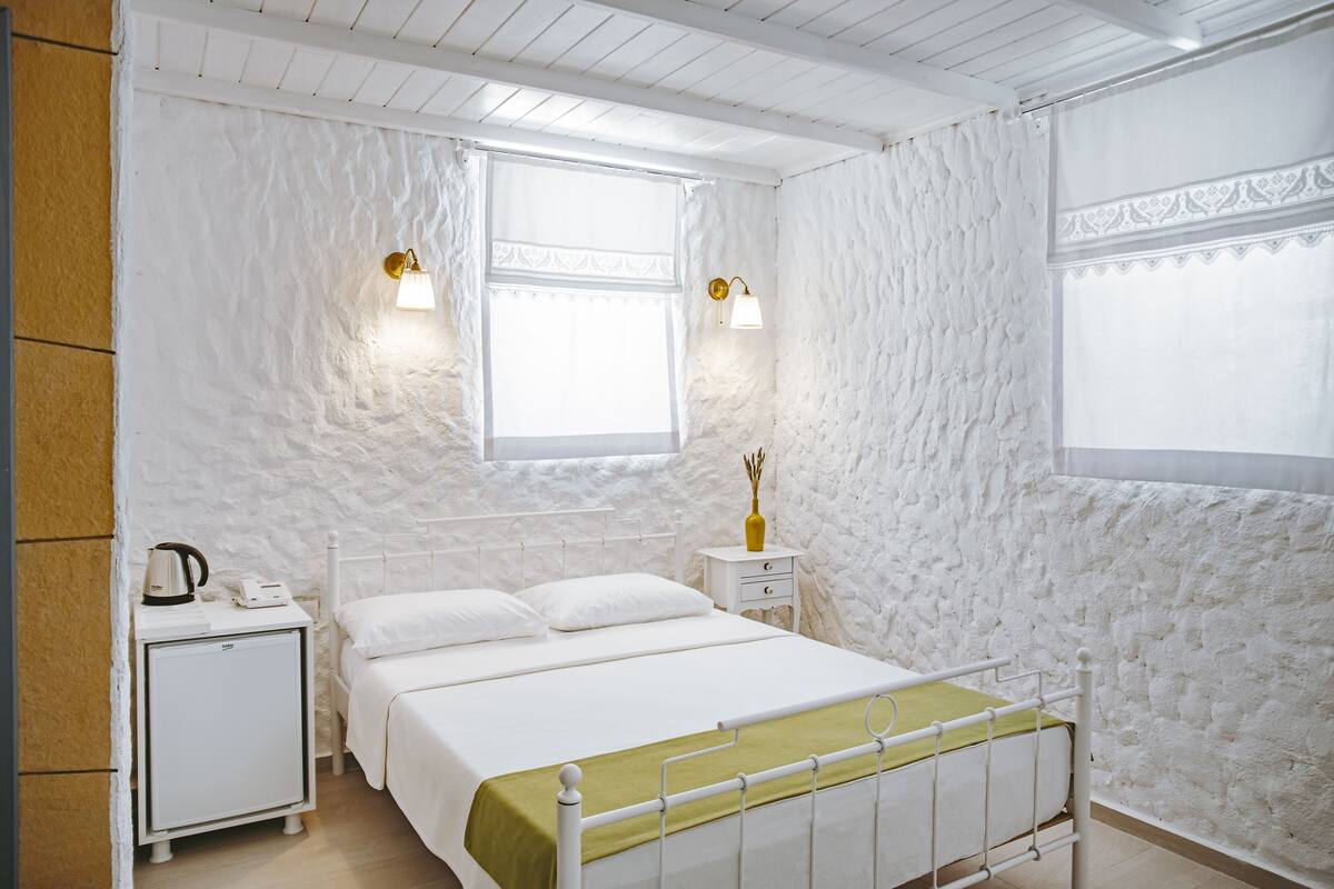 Chambre romantique, foyer (Nergis) | Literie de qualité, minibar, accès au Wi-Fi (inclus), décor unique