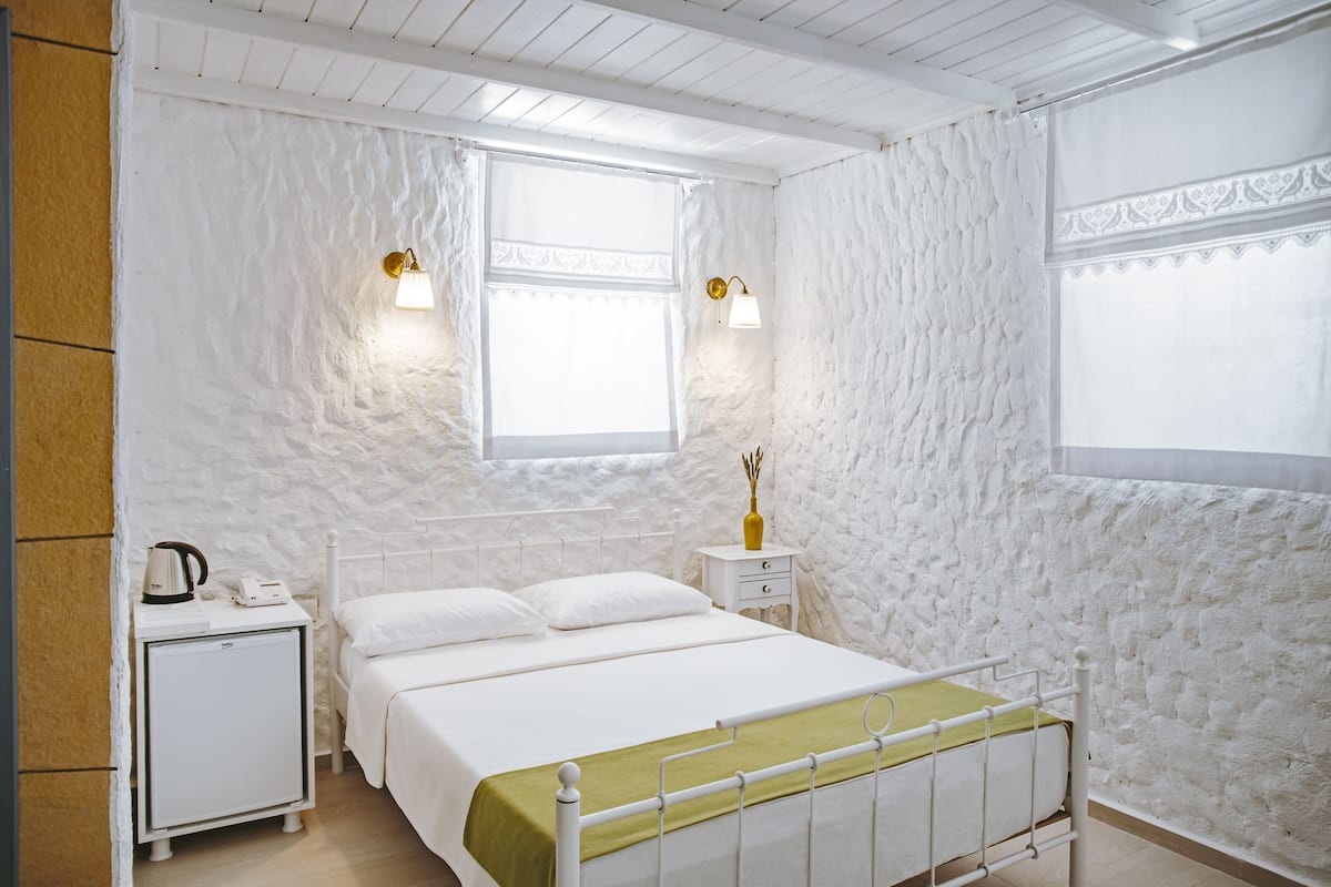 Romantic Room, Fireplace (Nergis) | Premium bedding, minibar, individually decorated, individually furnished