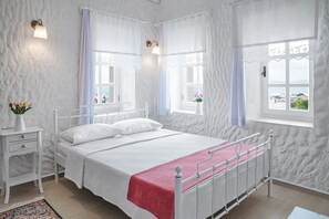Panoramic Room (Lale) | Premium bedding, minibar, individually decorated, individually furnished - 1884 Mai Konak (Karaburun)