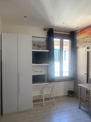 Habitació doble o amb dos llits individuals urbana | Roba de llit d'alta qualitat i cobrellits