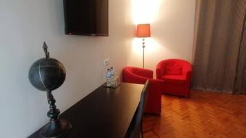 Family Room | Minibar, desk, laptop workspace, free WiFi