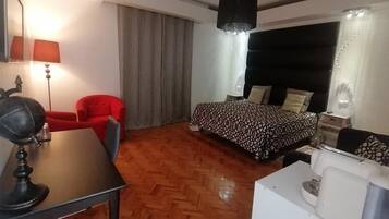 Family Room | Minibar, desk, laptop workspace, free WiFi