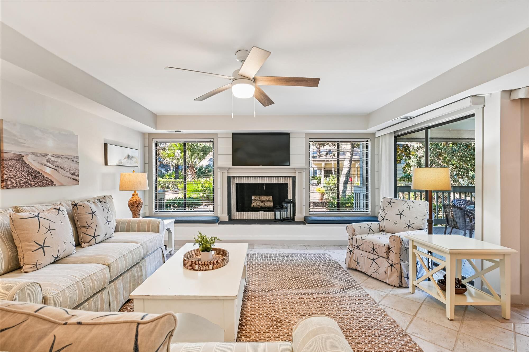 تلفزيون بشاشة مسطحة، مشغل دي في دي