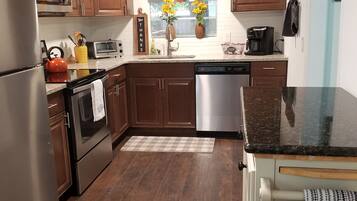 雪櫃、微波爐、焗爐、爐具