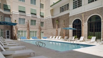 Piscina externa sazonal