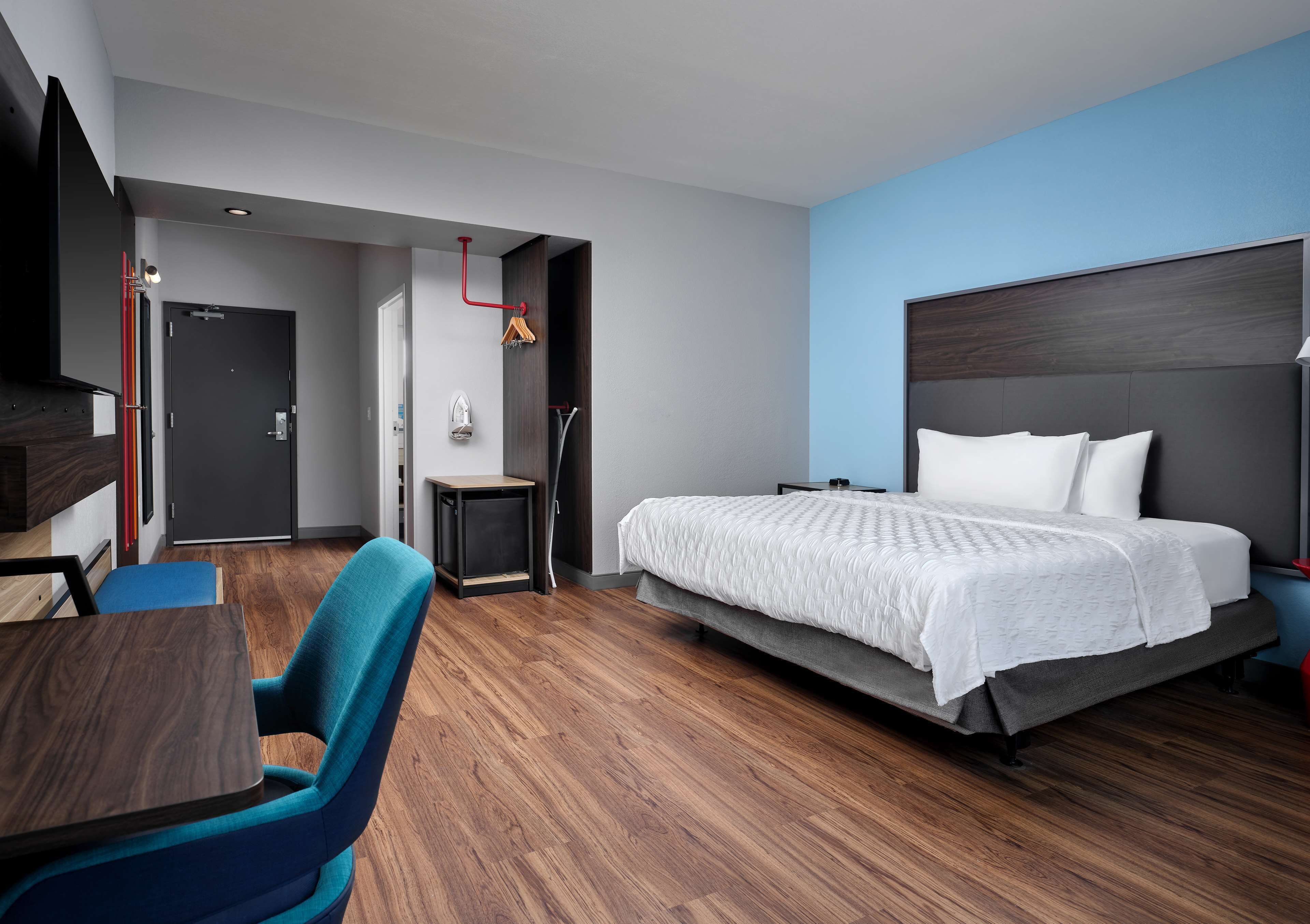 desk, laptop workspace, free wifi, bed sheets