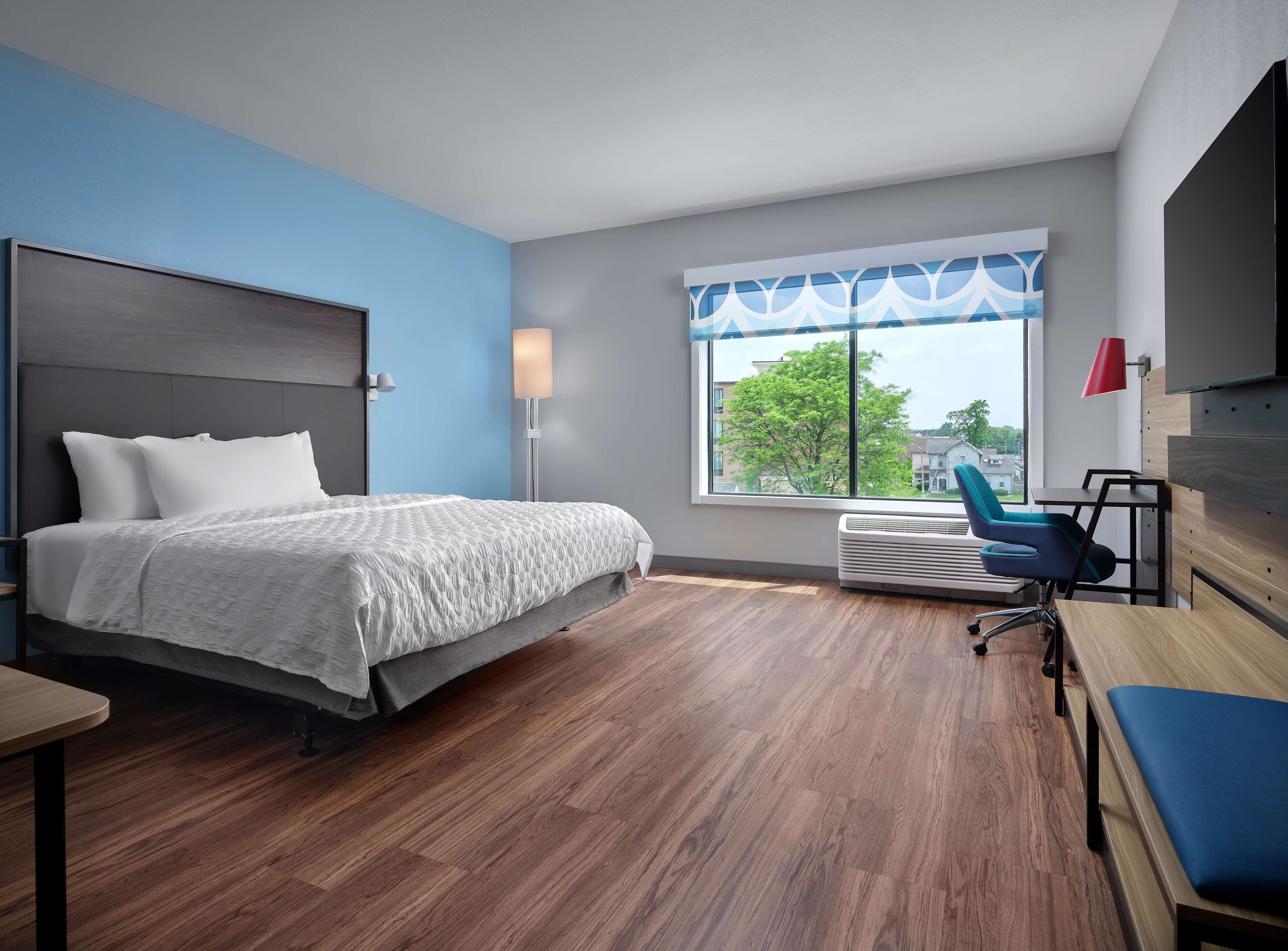 desk, laptop workspace, free wifi, bed sheets