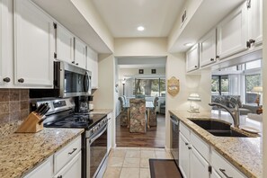 Refrigerador, microondas, horno y lavavajillas 