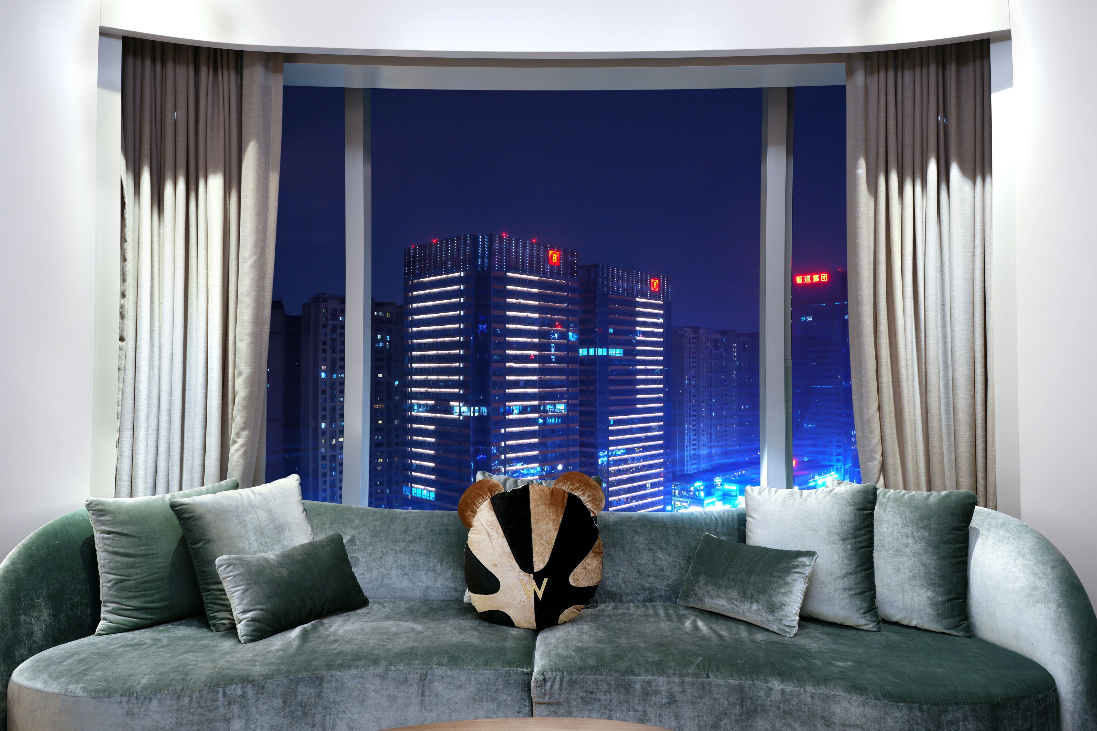 高級寢具、羽絨被、迷你吧、房內夾萬