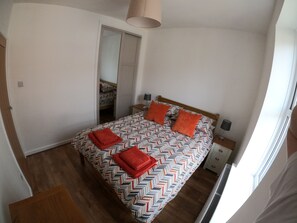 3 bedrooms, iron/ironing board, free WiFi, bed sheets