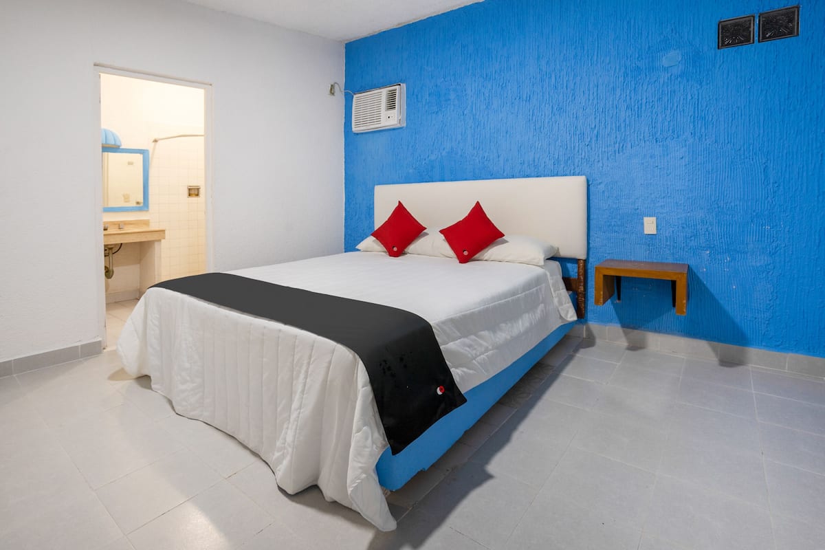 Superior Room | Desk, iron/ironing board (on request), WiFi (free), bed sheets