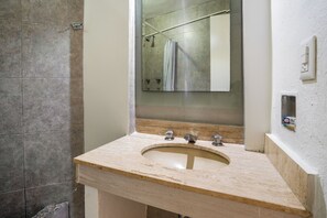 浴室 | 淋浴设施、毛巾、肥皂