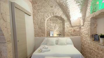 In-room safe, soundproofing, WiFi, bed sheets