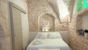 In-room safe, soundproofing, WiFi, bed sheets - Stone house in the heart of Ceglie Messapica (Ceglie Messapica)