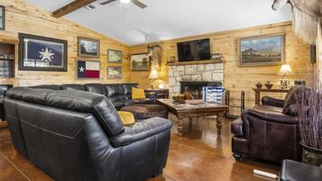 TV, caminetto, lettore DVD