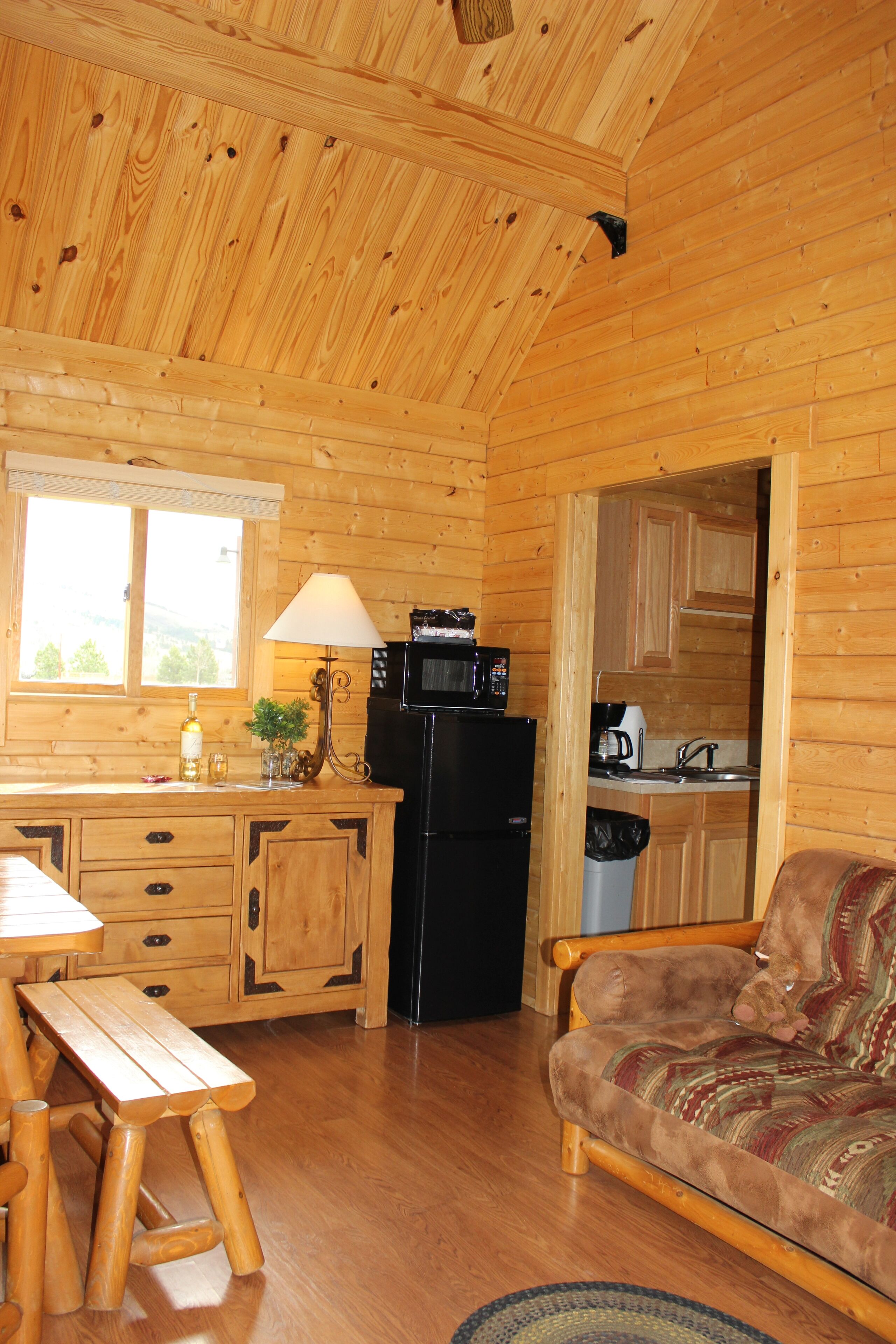 Cabin (Large Cabin) | Living area | TV