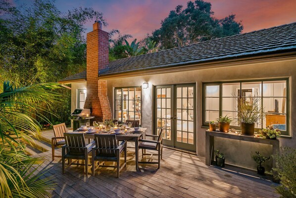 屋外ダイニングエリア