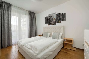 2 soverom, skrivebord, strykejern/-brett og wi-fi