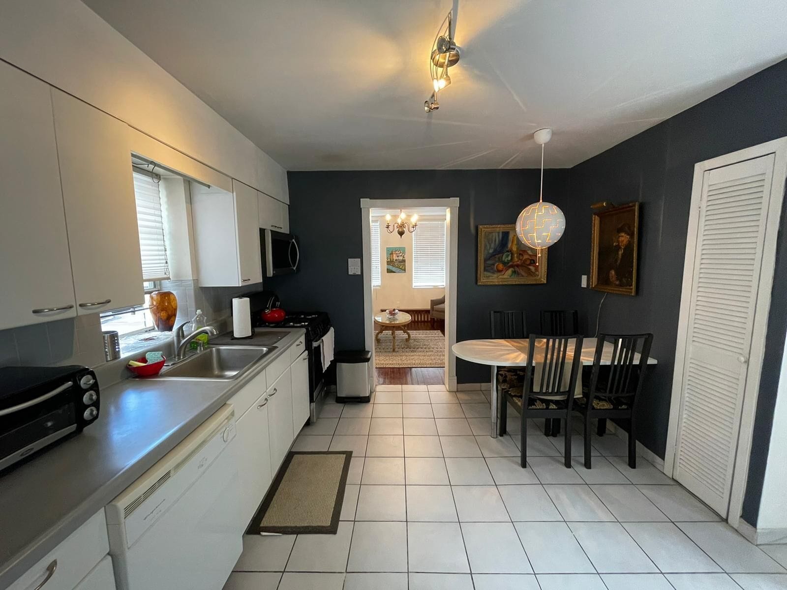 Microwave, coffee/tea maker, cookware/dishes/utensils