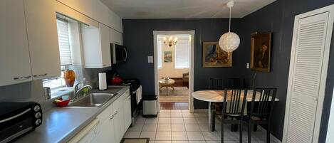 Micro-ondes, cafetière/bouilloire