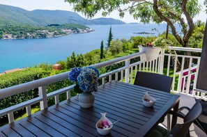 Outdoor dining - Apartments Sara (Molunat) - Superior One Bedroom Apartment with Terrace and Sea View (Molunat)